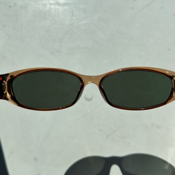 GUCCI Sunglasses - Picture 15 of 16